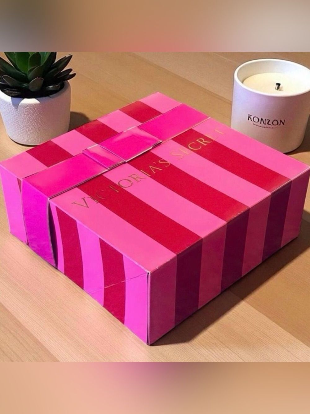 NWT Vintage Y2K Rare Victoria's Secret Pink 10Hx10”Wx4”D Striped Gift Box w/ Bow